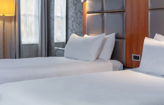 Carousel Desktop Twin 03